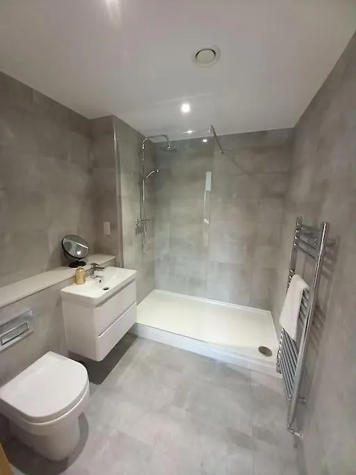 Luxury Riverside Apartment Stunning Views Free Parking 诺丁汉