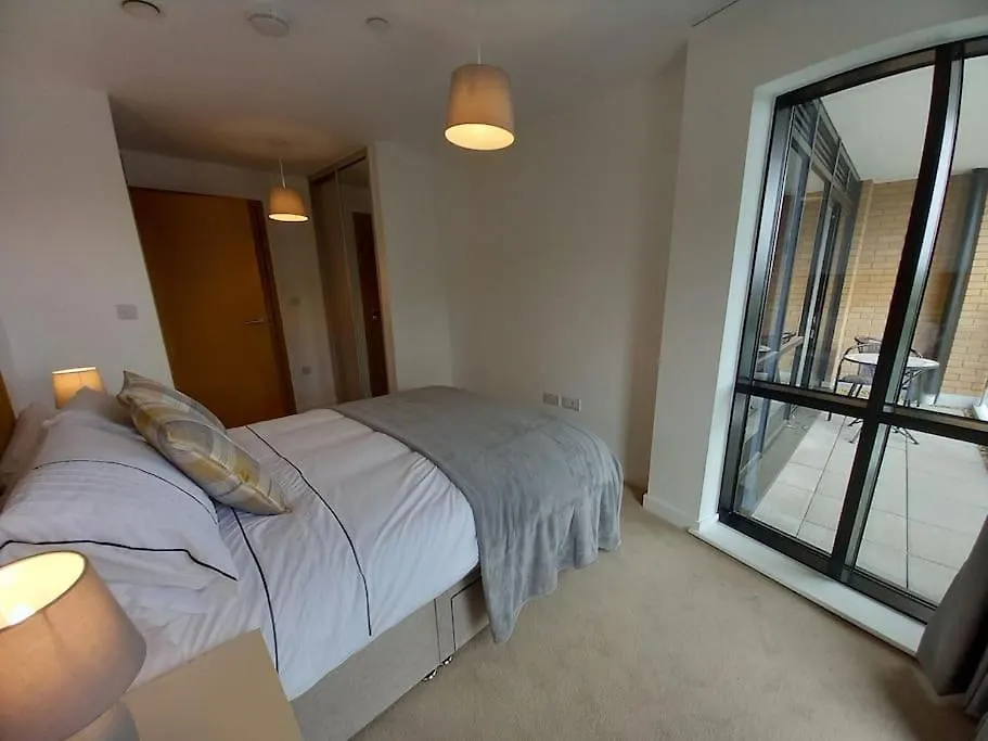 Luxury Riverside Apartment Stunning Views Free Parking 诺丁汉